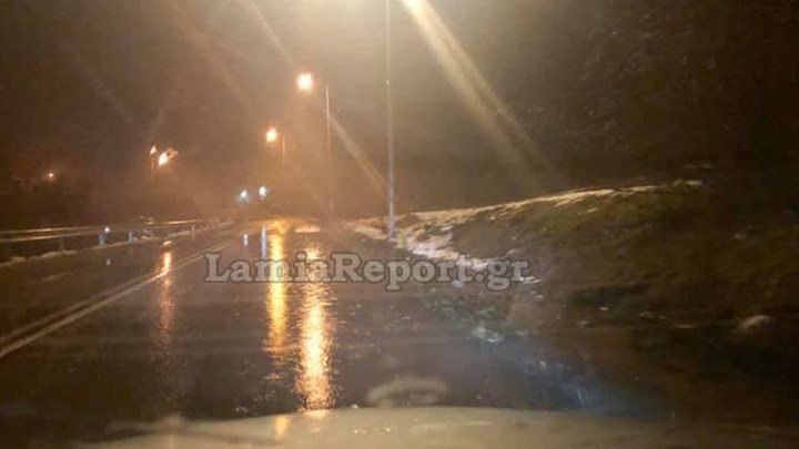 Πυκνές χιονοπτώσεις στη Φθιώτιδα – Απαγορευτικό στα φορτηγά