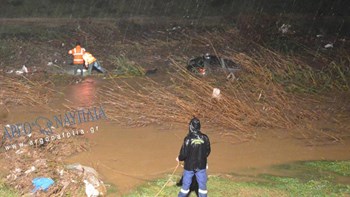 Αυτοκίνητο έπεσε σε ποτάμι στην Αργολίδα – ΒΙΝΤΕΟ – ΦΩΤΟ