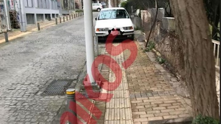 Παρκάρισμα σε λωρίδα τυφλών πάνω σε πεζοδρόμιο – ΦΩΤΟ αναγνώστη