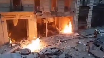 Έκρηξη στο Παρίσι: Συντρίμμια και αποκαΐδια στη θέση του νεοκλασικού που στέγαζε τον φούρνο – ΦΩΤΟ – ΒΙΝΤΕΟ