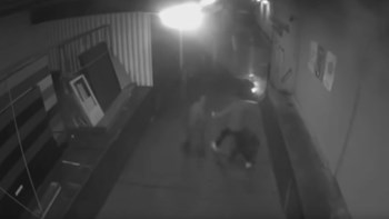 Βίντεο – ντοκουμέντο από την επίθεση σε ακροδεξιό βουλευτή στη Γερμανία