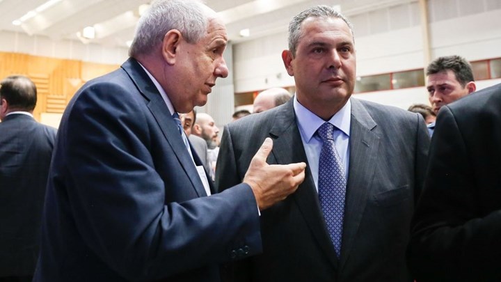 Ο Κουίκ σπάει τη σιωπή του και απαντά στις αιχμές του Καμμένου