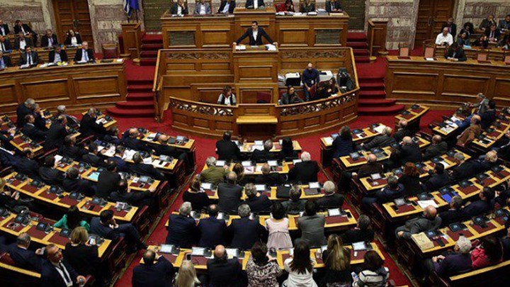 Με εξπρές διαδικασίες η ψήφος εμπιστοσύνης – Ολοταχώς για ψηφοφορία το βράδυ της Τετάρτης