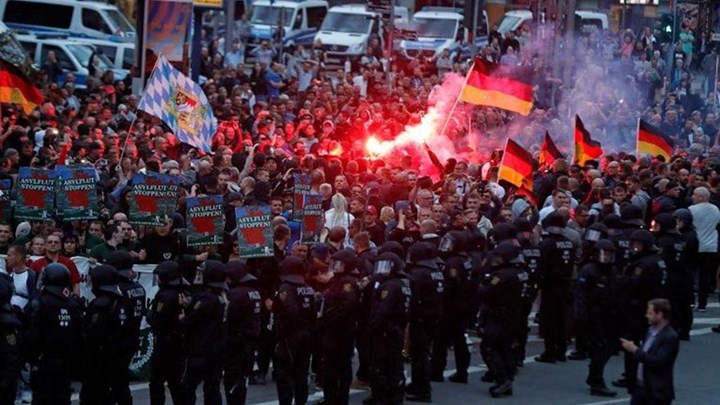 Πλέον υπάρχει και…«Dexit» – Τα μέλη του ακροδεξιού AfD υπέρ της αποχώρησης της Γερμανίας από την Ε.Ε.