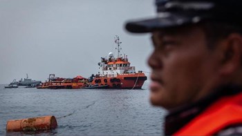 Βρέθηκε ο αποτυπωτής συνομιλιών του μοιραίου Boeing που συνετρίβη στην Ινδονησία