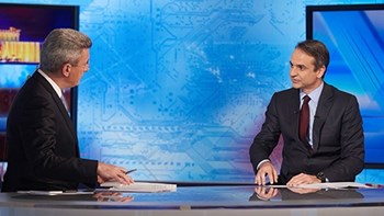 Ο Κυριάκος Μητσοτάκης στο κεντρικό δελτίο ειδήσεων του ΑΝΤ1 με τον Νίκο Χατζηνικολάου