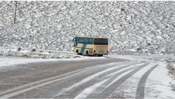 Πανικός στα Φάρσαλα – Λεωφορείο με μαθητές εξετράπη λόγω παγετού