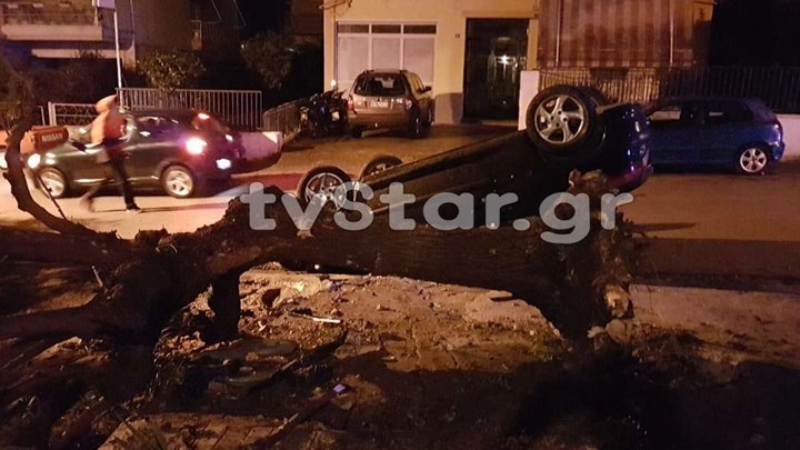 Άγιο είχαν οι επιβάτες αυτοκινήτου στη Λιβαδειά – ΦΩΤΟ