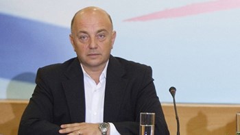 Ο Τοσουνίδης καλεί Κουντουρά και Κόκκαλη να παραδώσουν τις έδρες τους