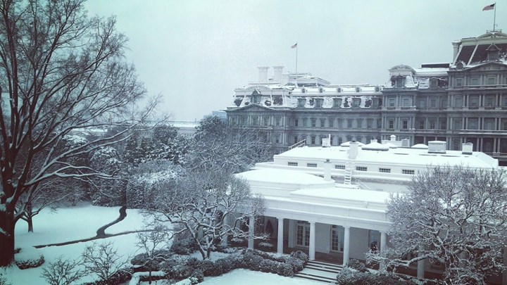 Ολόλευκος… ο Λευκός Οίκος από την πυκνή χιονόπτωση – ΦΩΤΟ – ΒΙΝΤΕΟ