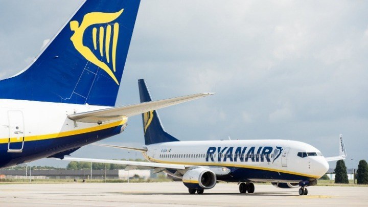 Η Ryanair διακόπτει τα δρομολόγια από Αθήνα για Θεσσαλονίκη, Χανιά, Ρόδο και Μύκονο