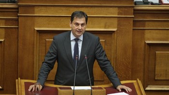 Θεοχάρης: Ο κ. Τσίπρας μοιράζει υπουργεία για να κρατηθεί λίγο ακόμη στις καρέκλες