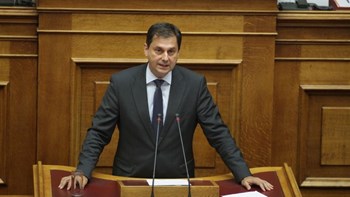 Θεοχάρης: Ο κ. Τσίπρας μοιράζει υπουργεία για να κρατηθεί λίγο ακόμη στις καρέκλες