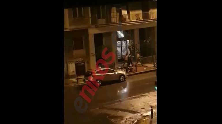 Βίντεο-σοκ από την πλατεία Βικτωρίας