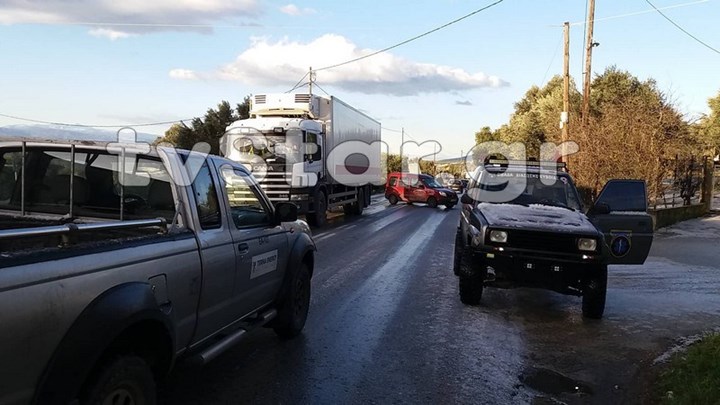 Δεκάδες αυτοκίνητα και φορτηγά ακινητοποιήθηκαν λόγω παγετού στο Αλιβέρι – ΦΩΤΟ