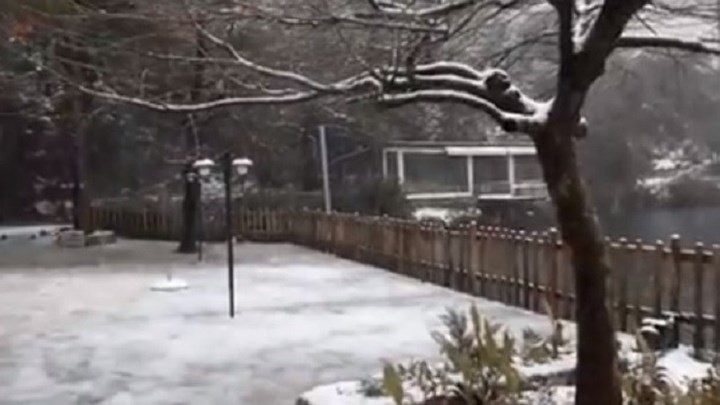 Χιόνια στον Ζαρό Κρήτης: Μοναδικές εικόνες από την λίμνη – ΒΙΝΤΕΟ