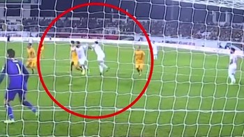 Το πέναλτι – μαϊμού της χρονιάς – Τον έσπρωξε συμπαίκτης και κέρδισε πέναλτι – ΒΙΝΤΕΟ