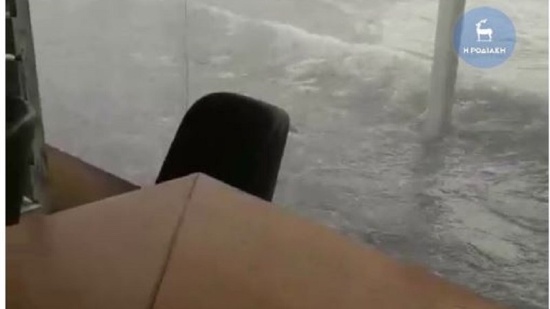 Κακοκαιρία στη Χάλκη – Η θάλασσα έφτασε στα σπίτια- ΦΩΤΟ ΒΙΝΤΕΟ