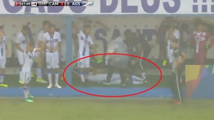 Η στιγμή που κεραυνός “σκάει” δίπλα σε ποδοσφαιριστή – ΒΙΝΤΕΟ