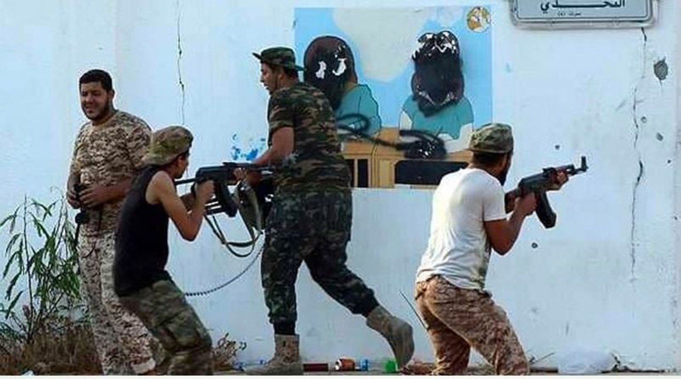 Πέντε νεκροί σε νέες μάχες μεταξύ παραστρατιωτικών οργανώσεων στην Λιβύη