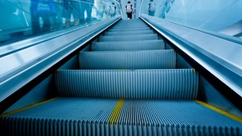 Τραγωδία στην Καβάλα – Νεκρή μία γυναίκα που έπεσε από κυλιόμενες σκάλες