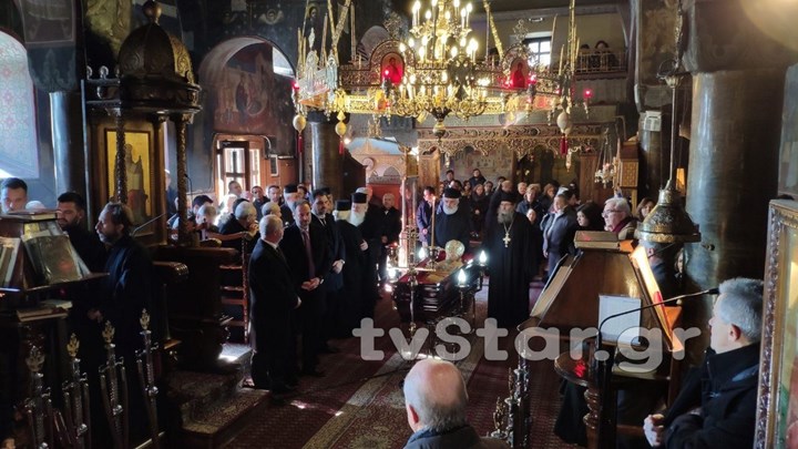 Το τελευταίο αντίο στον πρώην Μητροπολίτη Καρπενησίου Νικόλαο – ΦΩΤΟ