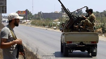 Δέκα νεκροί και 41 τραυματίες σε εχθροπραξίες παραστρατιωτικών ομάδων στην Λιβύη