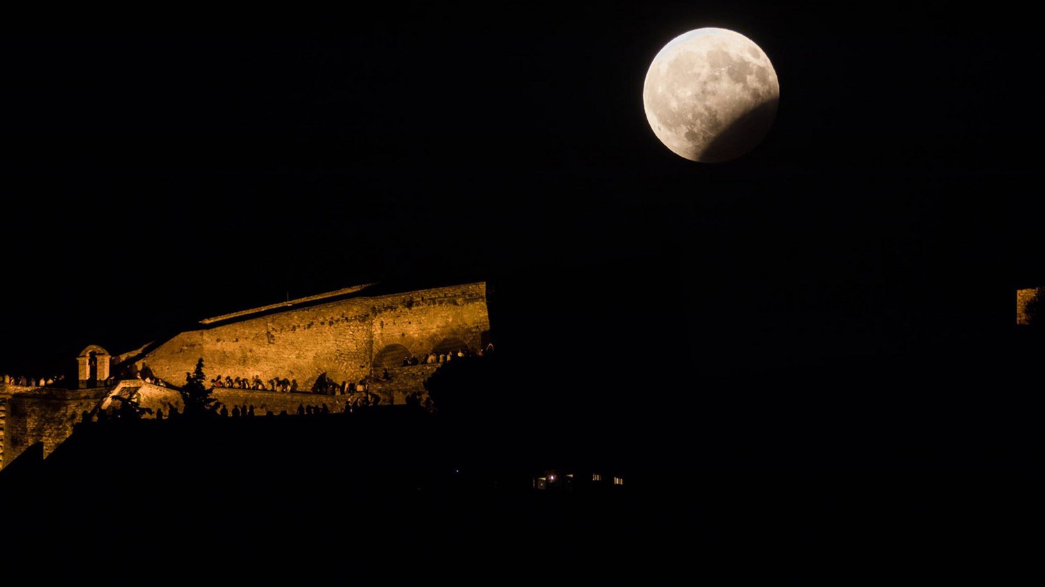 Πανσέληνος, υπερπανσέληνος και έκλειψη Σελήνης το βράδυ της Κυριακής