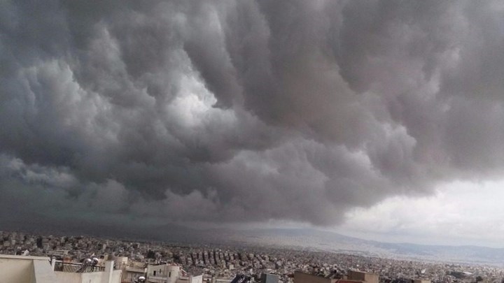 Έρχεται νέο κύμα κακοκαιρίας με καταιγίδες, χιόνια και σκόνη