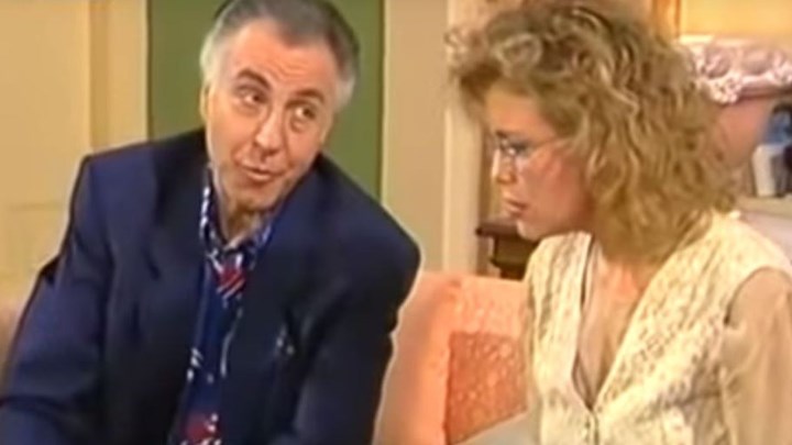 Το συγκλονιστικό “αντίο” της Κωνσταντίνας Μιχαήλ στον τηλεοπτικό της πατέρα Τρύφωνα Καρατζά – ΒΙΝΤΕΟ