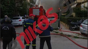 Απεγκλωβίστηκαν τέσσερα άτομα από το φλεγόμενο διαμέρισμα στη Νέα Σμύρνη – ΦΩΤΟ ΚΑΙ ΒΙΝΤΕΟ αναγνώστη