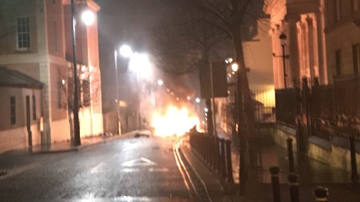 Τρόμος στη Βόρεια Ιρλανδία: Έκρηξη παγιδευμένου οχήματος στο Λοντοντέρι