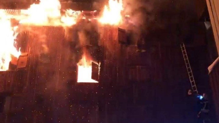 Δύο νεκροί και 20 τραυματίες από φωτιά που ξέσπασε στο διάσημο θέρετρο Κουρσεβέλ στις Γαλλικές Άλπεις – ΒΙΝΤΕΟ