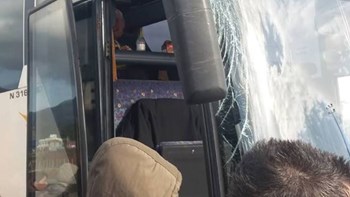 Ατύχημα με λεωφορείο που μετέφερε διαδηλωτές στο συλλαλητήριο – ΒΙΝΤΕΟ