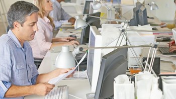 Κατάργηση των «δώρων» στις ΔΕΚΟ ζητά η τρόικα