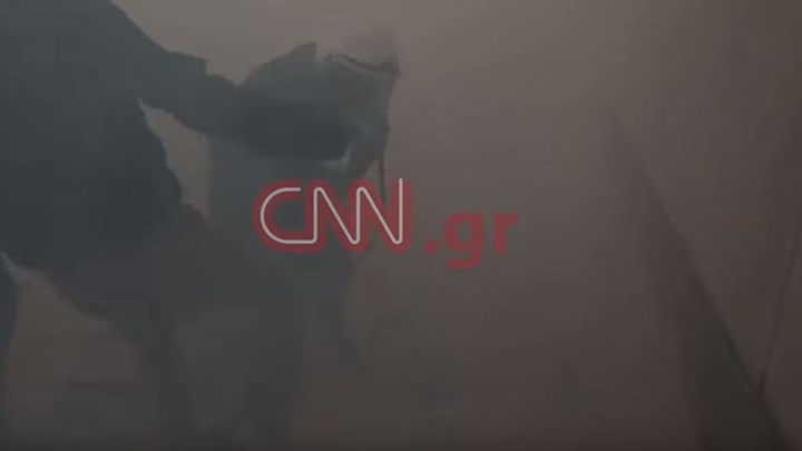 Βίντεο ντοκουμέντο από τον άγριο ξυλοδαρμό αστυνομικού στο συλλαλητήριο