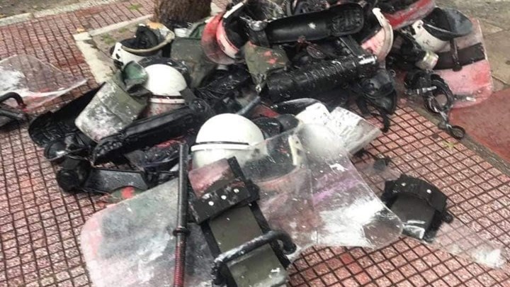 Εικόνες ντροπής στο Σύνταγμα μετά τα επεισόδια – Τι άφησαν πίσω τους οι κουκουλοφόροι – ΦΩΤΟ