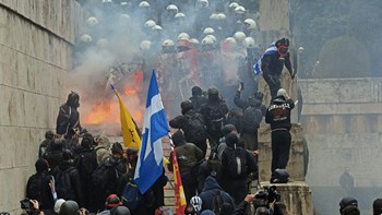 Δίωξη για δυο κακουργήματα και έξι πλημμελήματα στους επτά συλληφθέντες των επεισοδίων