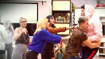 Χαμός στο σπίτι του Power of Love: Παίκτες πήγαν να πιαστούν στα χέρια – Η απόφαση της παραγωγής – ΒΙΝΤΕΟ