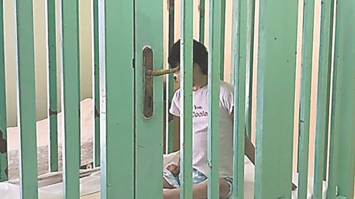 Τέλος στον εφιάλτη της 18χρονης του ΚΕΠΕΠ Λεχαινών- Βγήκε από το κλουβί