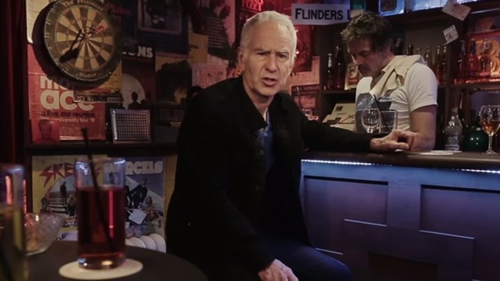 Ο θρύλος του τένις Τζον ΜάκΕνρο αποθέωσε τον Στέφανο Τσιτσιπά – Ακόμη και για την… αθυροστομία του