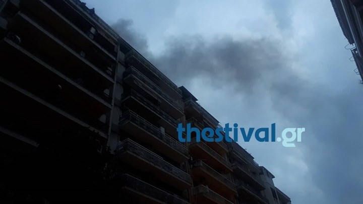Φωτιά σε διαμέρισμα στο κέντρο της Θεσσαλονίκης – Εγκλωβισμένη μία ηλικιωμένη – ΒΙΝΤΕΟ – ΤΩΡΑ