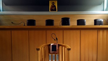 Καταδικάστηκε ο 40χρονος που έριξε κουτουλιά σε αστυνομικό