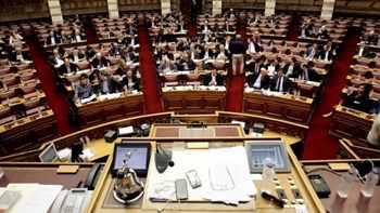 Ένταση στην Ολομέλεια για τη Συμφωνία των Πρεσπών – Επιμένει η αντιπολίτευση για την κατάθεση του Συντάγματος της ΠΓΔΜ
