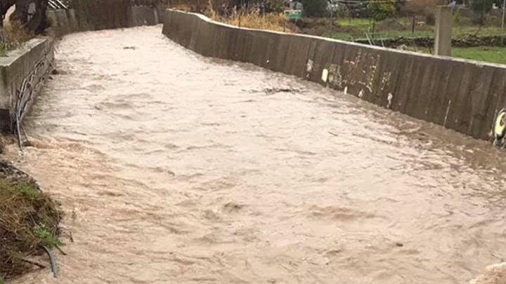 Προβλήματα από την κακοκαιρία στη Λέσβο: Πλημμύρισαν σπίτια και επιχειρήσεις- Εγκλωβίστηκε ηλικιωμένο ζευγάρι