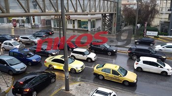 Κυκλοφοριακό κομφούζιο στην Αθήνα – Ποιοι δρόμοι είναι μποτιλιαρισμένοι
