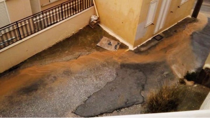 Λασποβροχή και ισχυροί άνεμοι σαρώνουν την Κρήτη – ΒΙΝΤΕΟ – ΦΩΤΟ