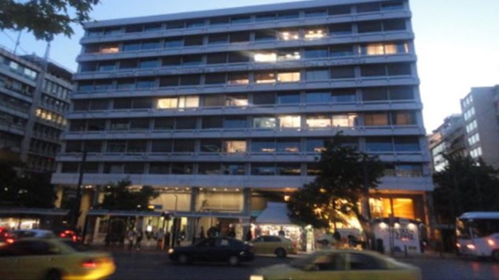 Ύποπτες βαλίτσες στο υπουργείο Οικονομικών – ΤΩΡΑ