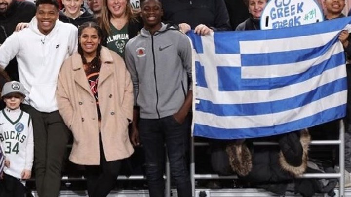 Αποθέωσαν τον Αντετοκούνμπο που τραγούδησε τον Εθνικό Ύμνο με τους Έλληνες ομογενείς – ΒΙΝΤΕΟ