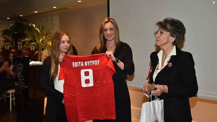 Τίμησαν τη μνήμη της 13χρονης Εβίτας Φύτρου που έχασε τη ζωή της στη φονική πυρκαγιά στο Μάτι – ΦΩΤΟ